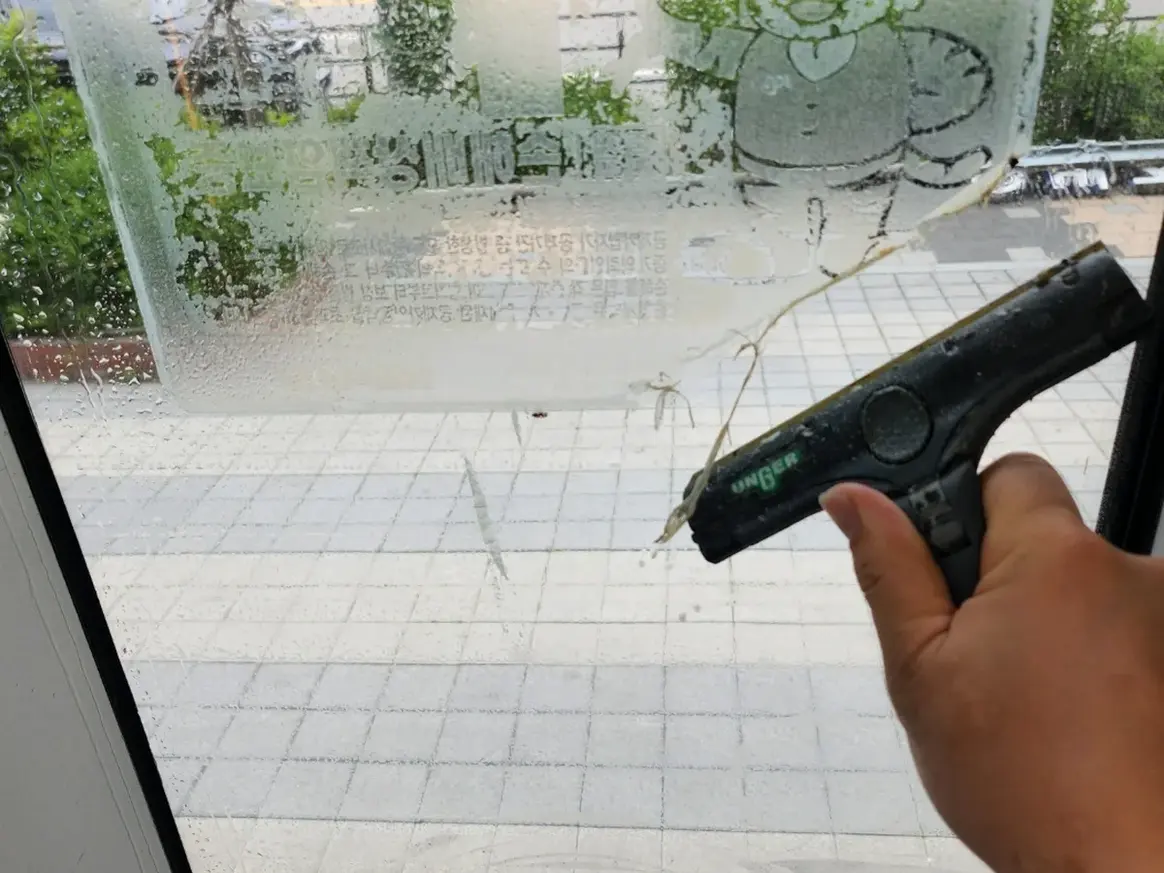 철원군 근동면 현장 유리·새시 장비 주변 정밀 위생청소 사례 - 행진크린
