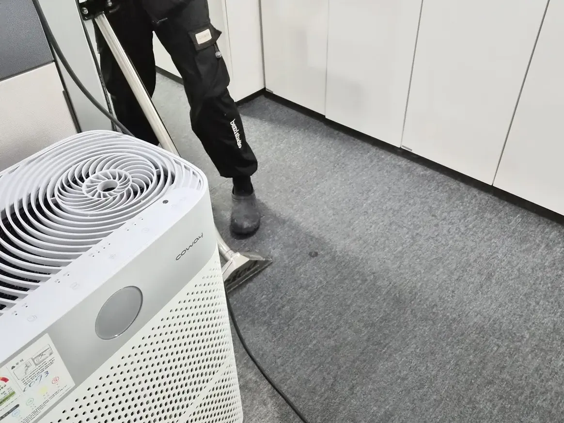 춘천시 송암동 사업장 로비·복도 카페트 바닥 위생청소 사례 - 행진크린